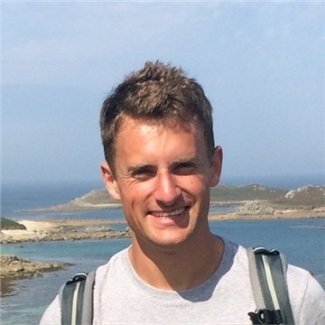 Head shot of Christopher Evans