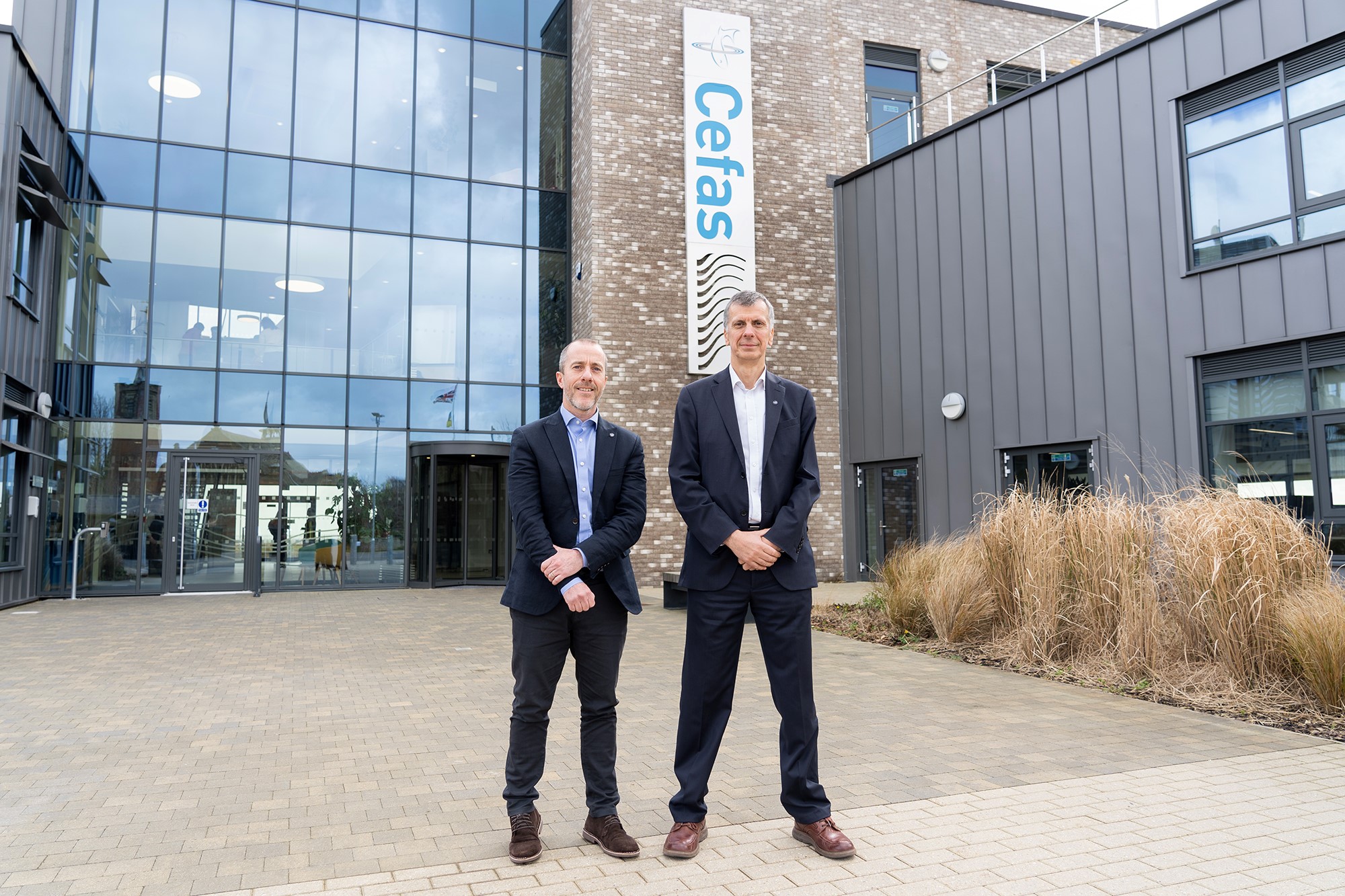 Professor Grant Stentiford (left) new Cefas Chief Scientist and retiring Chief Scientist Professor Stuart Rogers (right)