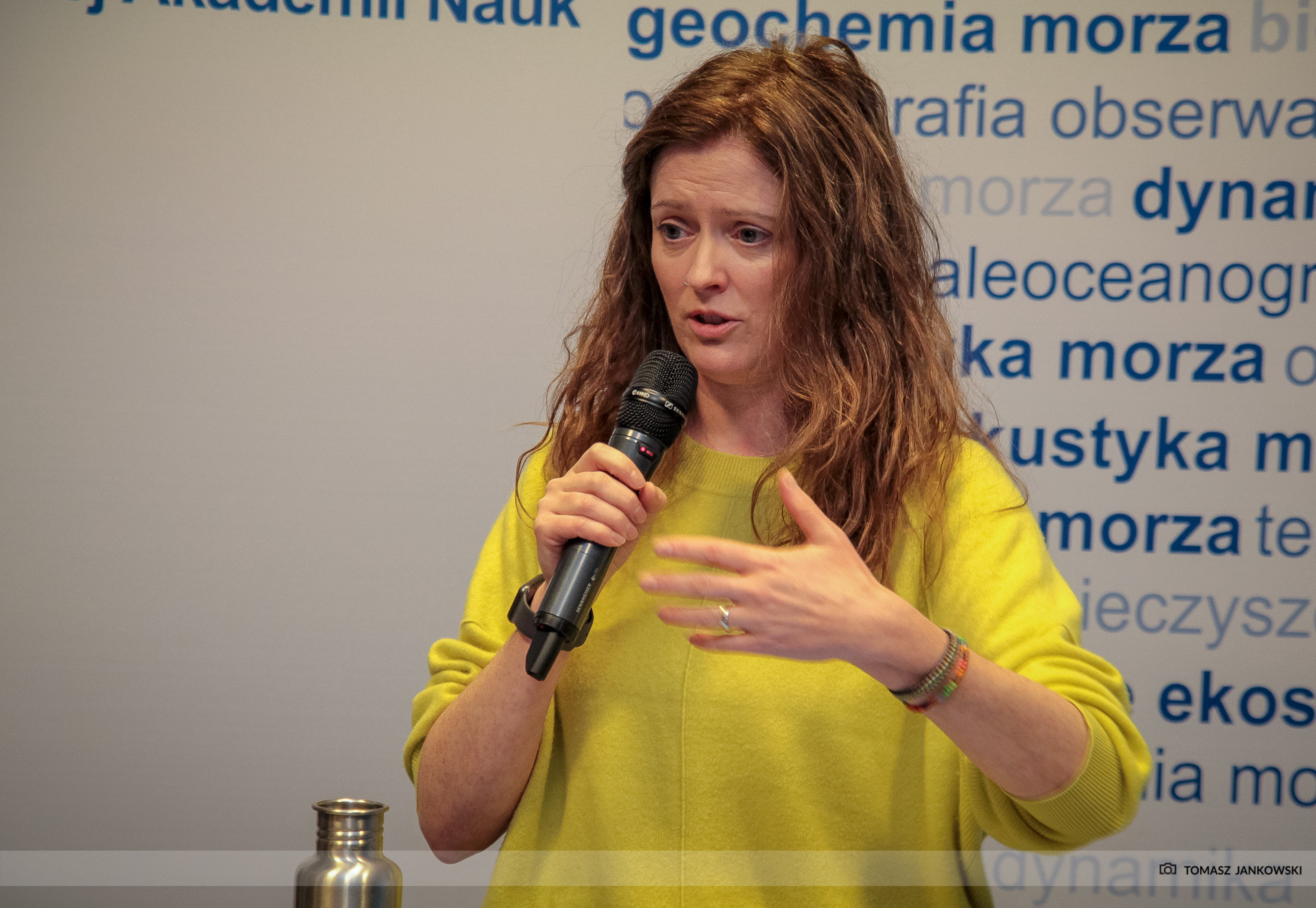 The MARBEFES science lead, Cefas’ Julie Bremner, explaining how to break down barriers to understanding diversity at the MARBEFES kick-off meeting. Image credit: Tomasz Jankowski. Alt text: a women speaking into a microphone.