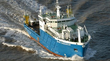 Image of the research vessel Cefas Endeavour sailing